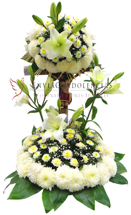 Arreglo funerario: Cristo entre flores